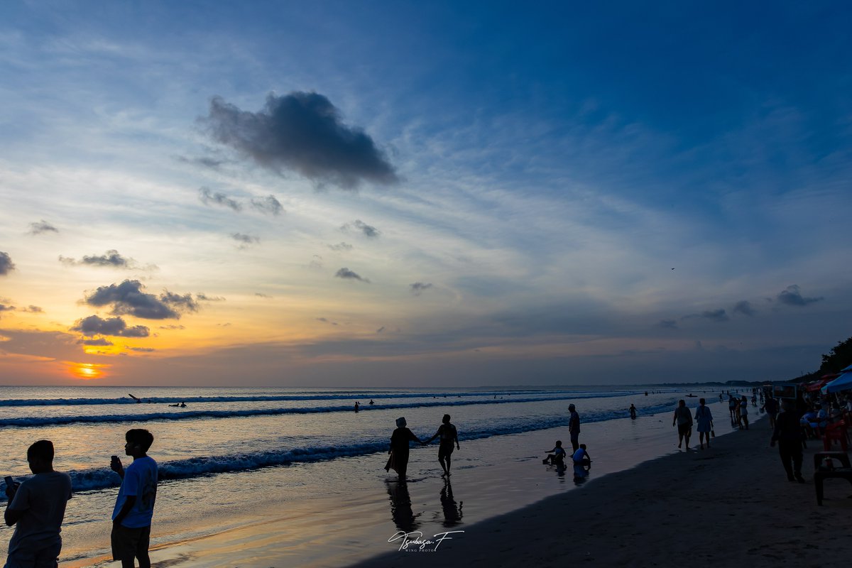 Wing_F_1022's tweet photo. 皆が主役の夕暮れストーリー

Indonesia / Kuta Beach https://t.co/CkEx0p0Fpx