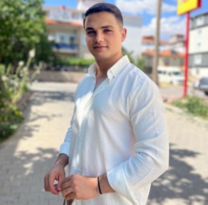 "ŞEHİDİN VAR TÜRKİYE"
Pençe-Kilit Harekât Bölgesinde arama tarama faaliyeti sırasında teröristler tarafından açılan taciz ateşi sonucu Askerimiz Piyade Astsubay Çavuş Habip Murat Alp Şehit oldu.
Türk milletinin başı sağ olsun.