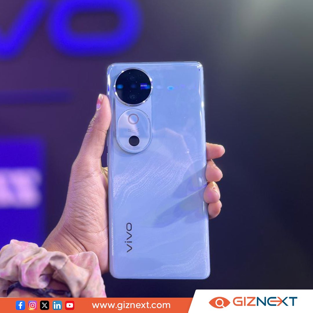 GizNext's tweet photo. Giznext at the Vivo event! Check out the innovative new products launched: V40 series and TWS 3e 🤩
.
.
.
#vivo #vivoevent #vivov40series #vivobuds #newlaunch #giznext https://t.co/BLxwc9Zu5G