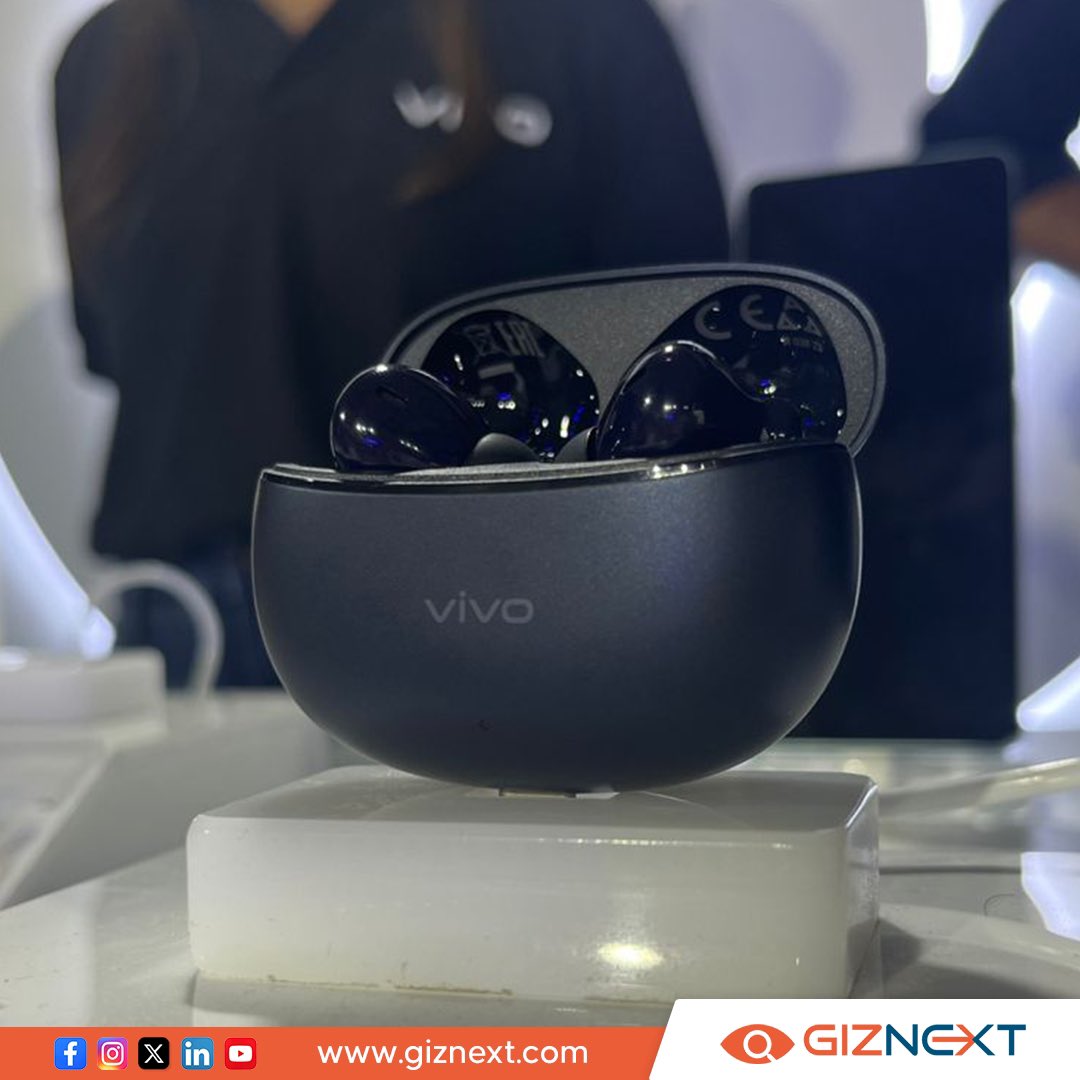 GizNext's tweet photo. Giznext at the Vivo event! Check out the innovative new products launched: V40 series and TWS 3e 🤩
.
.
.
#vivo #vivoevent #vivov40series #vivobuds #newlaunch #giznext https://t.co/BLxwc9Zu5G