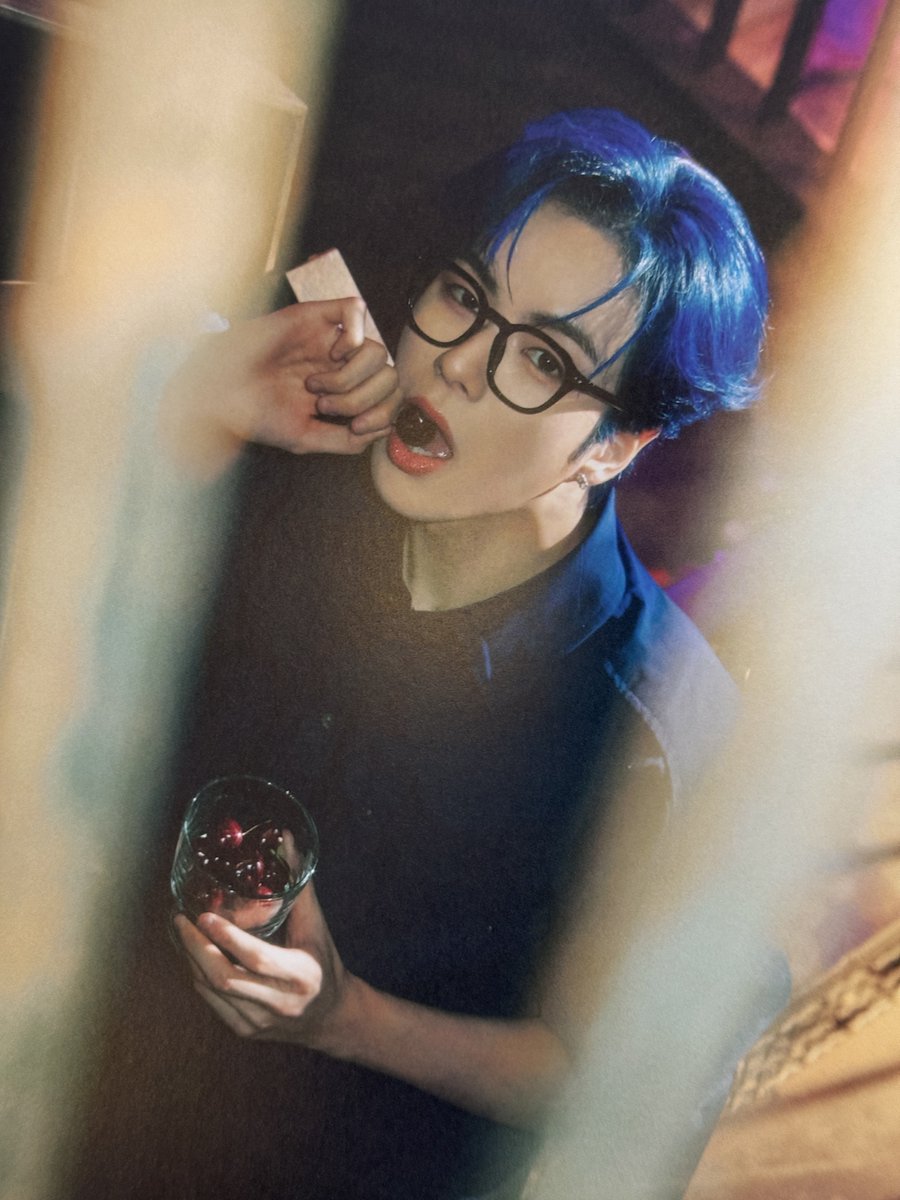 wyoonw's tweet photo. 트레저 4주년 매거진 #윤재혁 https://t.co/hfmK9u6FQp