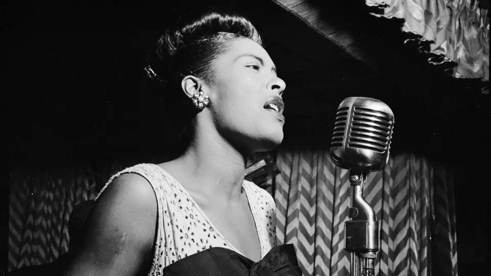SVG__Collection's tweet photo. You can only choose one - who’s your go-to jazz singer?

Ella Fitzgerald | Nina Simone
Billie Holiday | Sarah Vaughan https://t.co/O5Nra7WwjE
