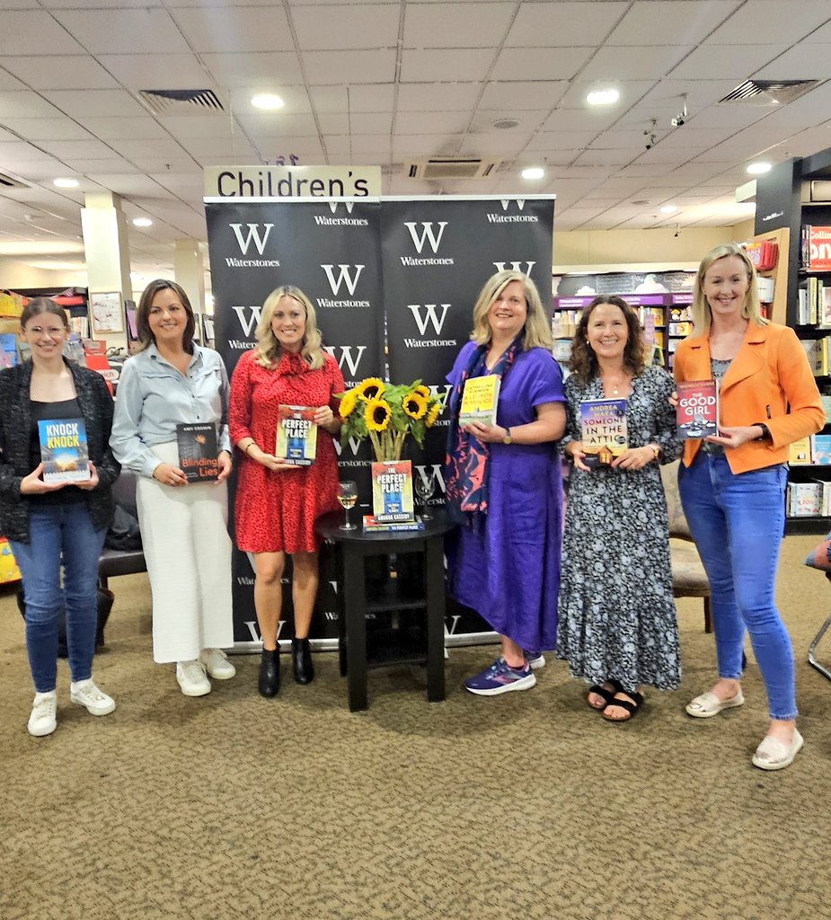 swirlandthread's tweet photo. Fabulous evening in @WaterstonesCrk last night for the launch of #ThePerfectPlace by @AmandaCasssidy ✨️
Out now w/ @CaneloCrime
Mighty craic with the crime writing crew & the wonderful @catherinekirwan as moderator 👏
@shellteah @AmyJordanBooks @AndreaMaraBooks @NotDunneYet https://t.co/mvNBd14IUp