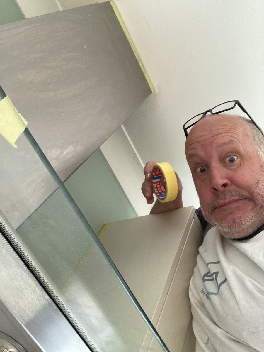 AlpinePainter's tweet image. Tape-ing around a kitchen extractor! What about you? 
#painter
#decorator 
#extractor 
#you