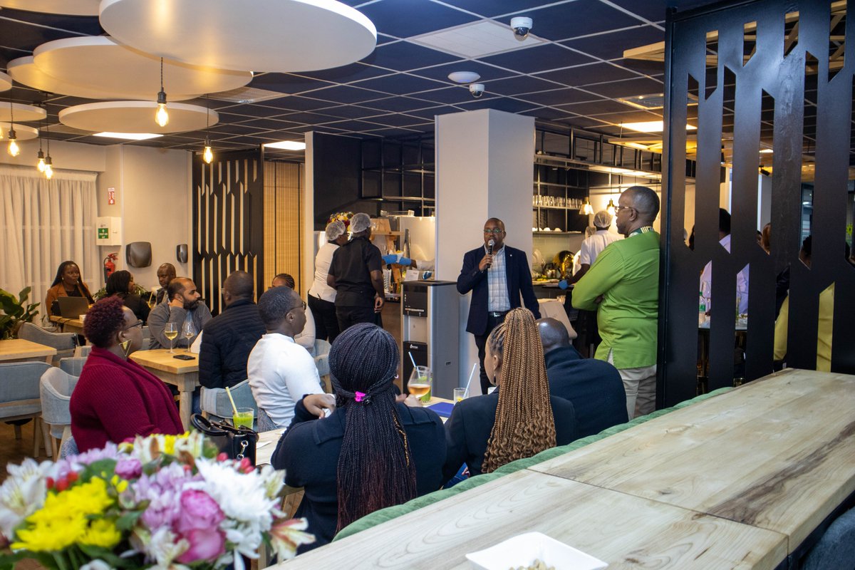 Horizons_KE's tweet photo. What do our centers have in common?

Our Riverside Park Center and @onespacesez at Two Rivers both have on-site dining, events space, coworking spaces, beautiful lounges, among other amenities.

Swipe through to see our beautiful spaces.

Bookings/ inquiries, call
0732 188600/500 https://t.co/1AcHR8mo4i