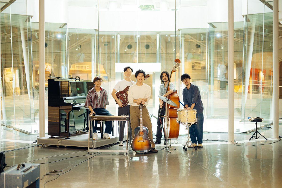 今回のOne shot One storyは
ERWIT <a href="/erwit_jp/">ERWIT｜アーウィット</a> 

普段見れないアーティストの素顔な部分、
インタビューを見ることができます！
ミュージックビデオでもライブ映像でもなく
新しい形のドキュメンタリー型ライブセッション映像！

公開は８月９日、21時。
お楽しみに！！

youtu.be/1P2qBfn2L-8?si…