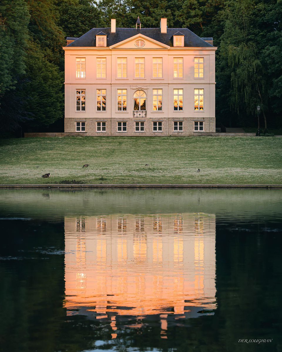 Explore Malou castle, a slice of 1776 aristocratic charm! 🏰 
-----⁠
📍 Château Malou
📸 @ _drl.photography_
Tag #visitbrussels to be featured⁠
-----⁠