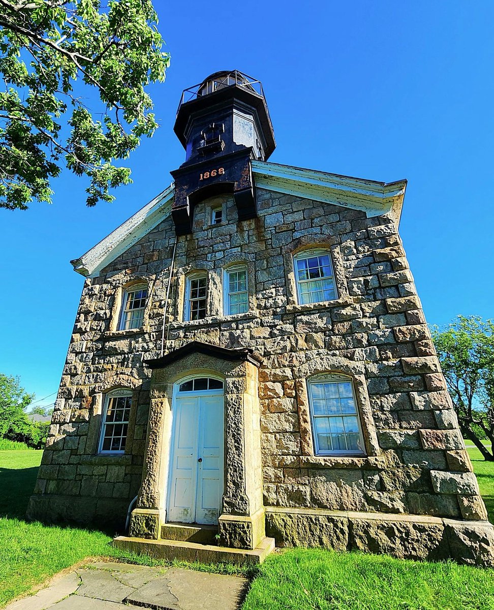 "In the darkest nights, the light from the lighthouse serves as a reminder that even in our own despair, there is always hope." ☀️💙 #NationalLighthouseDay #discoverlongisland

📍Montauk
📍Fire Island
📍Southold
📍Old Field
