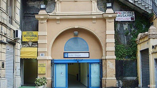 mamboitaliano__'s tweet photo. The entrance is unassuming and gives no hint of the surprise that awaits https://t.co/LYx4ijm6qJ