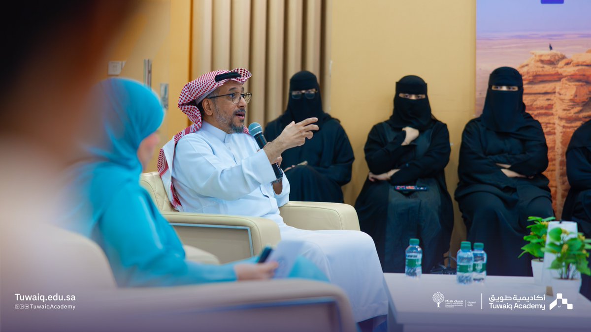TuwaiqAcademy's tweet photo. تحت عنوان "كيف تبدأ رحلة ناجحة في مسارك المهني؟"

جانب من الحديث والنقاش المعرفي، في لقاء #طويق_Talk المقام بالتعاون مع مسك المهارات @MiskSkills https://t.co/HOUY4cmDND
