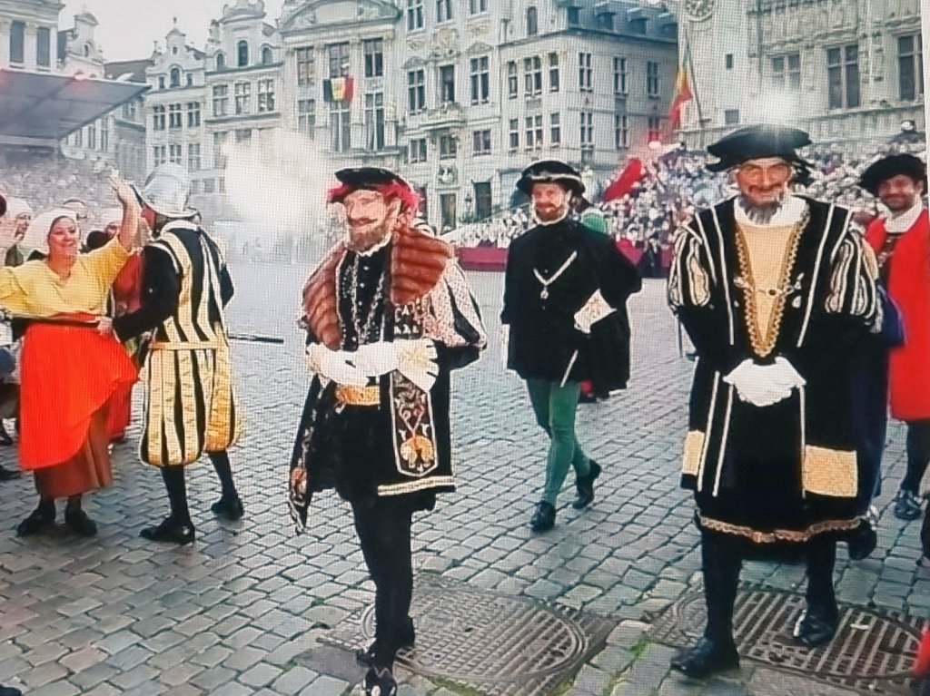 ConrothN's tweet photo. The #Ommegang 24  in #Brussels took place on July 3 and 5,  2024 at the #GrandPlace. 🇧🇪
Some 1400 participants in historical costumes re-enact the first official visit of #CharlesV and his son Philip here in the capital of the #LowCountries in 1549. https://t.co/gkBnqRIZ0g
