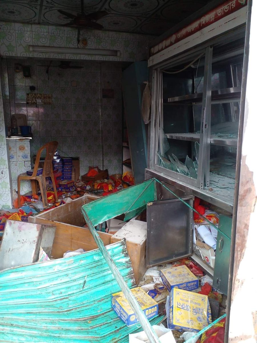 SaveBDHindu's tweet image. Hindu Shops are being targeted for being Hindu, demolished and looted. 
Karotia, Tangail, Bangladesh 
#SaveBangladeshiHindus #AllEyesOnBangladeshiHindus #HelpBangladeshiHindus