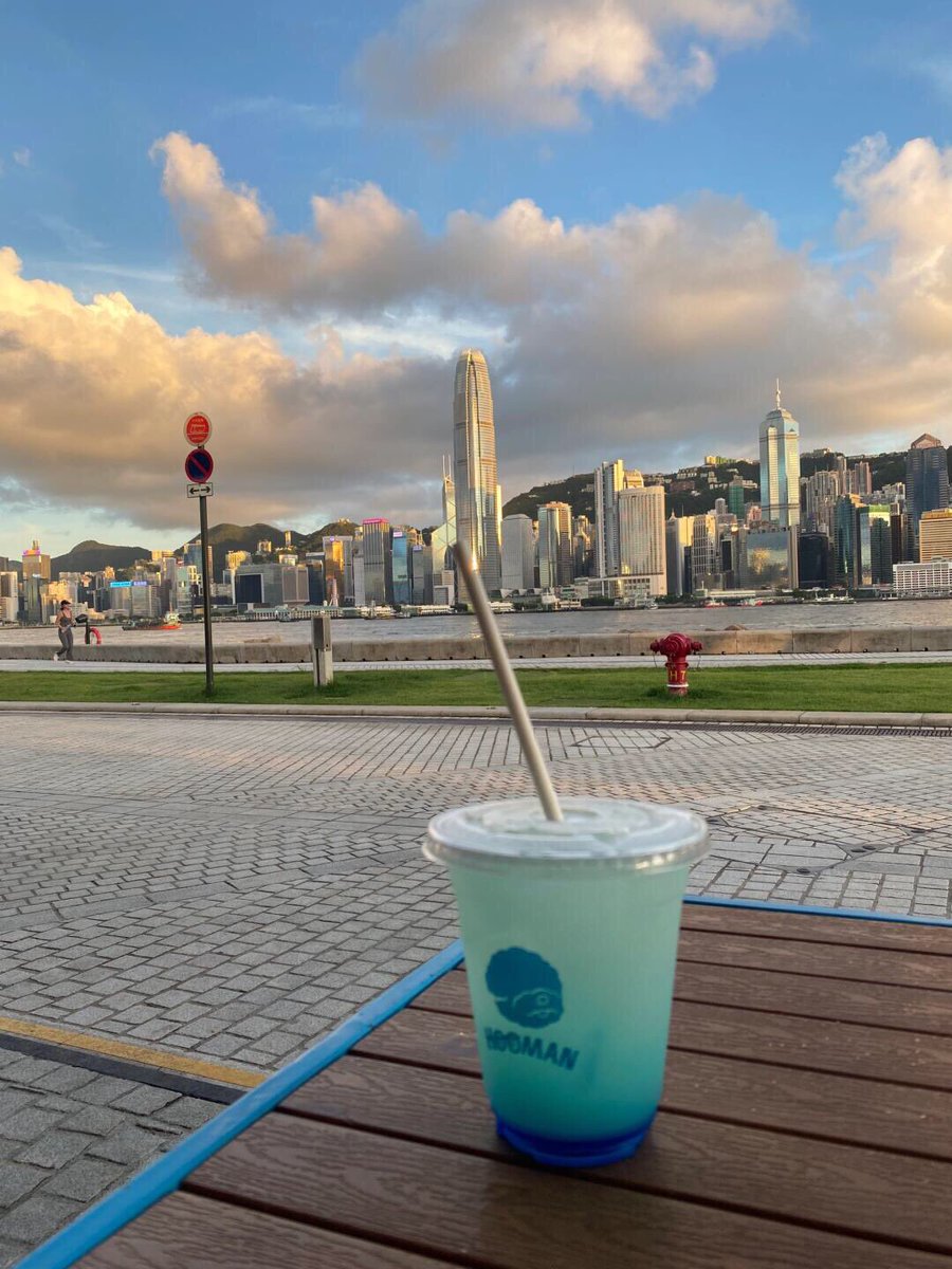 LiJiaYu52's tweet photo. Hong Kong in the evening https://t.co/whjZ7W2UOG