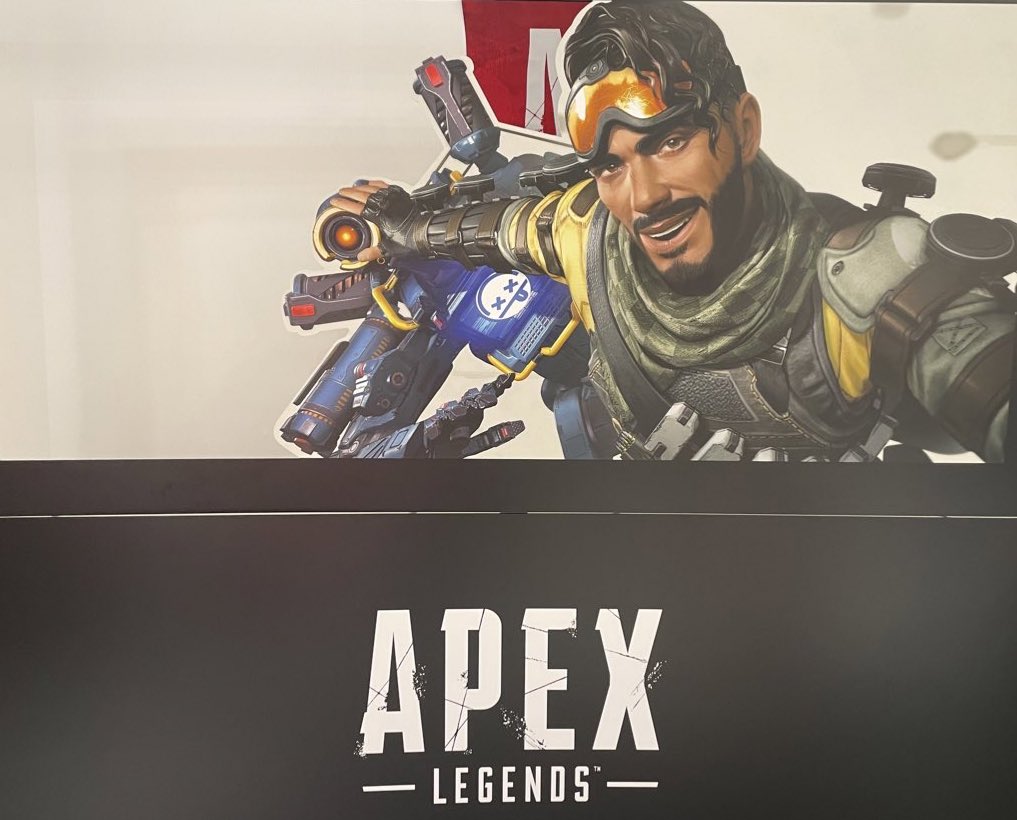 こんばんは♪
GGオープンです♪

APEXシーズン22開幕しましたね！
モザン2丁持ち強いw

新マップは高い壁が多く、移動がしづらい😓
建物も落ちてるアイテムが少なすぎて、慣れるまで時間かかりそう💦
今までで1番嫌いかもしれない…

パスのピック率が高い印象でした！

さて、本日の営業スタートです