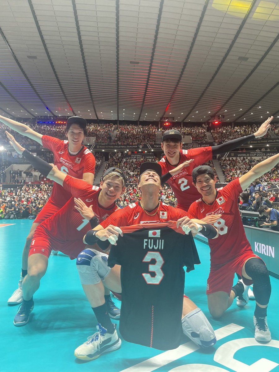 hksyt_amnos's tweet photo. みんな大好きゴレンジャー笑
ほんまこの5人かわいい😊
西田くんが黄レンジャーポジ、関田さんが桃レンジャーポジなのもツボ笑
もう見られへんのかなぁ…😭
 #髙橋健太郎
 #関田誠大
 #山内晶大
 #小野寺太志 
 #西田有志 
 #5人揃ってゴレンジャー
 #みんな大好きゴレンジャー https://t.co/WNQQVEpRgC