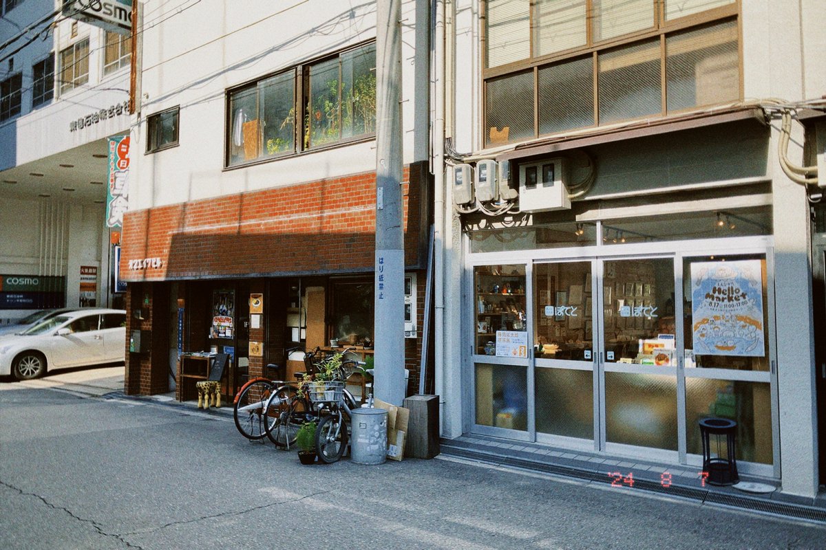 『たぷの里』と『ぞうのマメパオ』原画展開催中の「子どもの本屋ぽてと」(大阪・北浜)行ってきました!  『大丈夫マン』のサイン本が残り少なかったのでたくさん書かせてもらいました。  8/18(日)まで。楽しいよ!