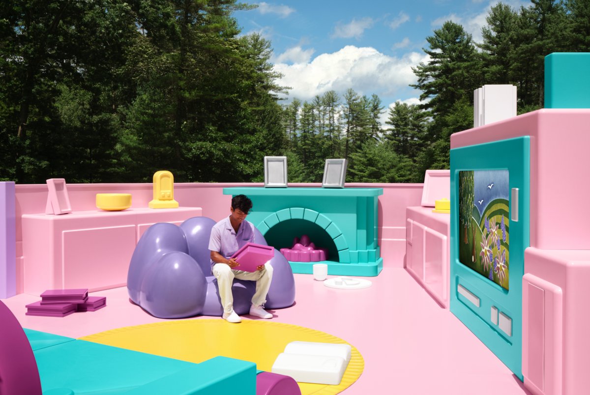 SGroebner's tweet photo. Bloody fabulous – @BChesky and his folks at @Airbnb just made a life-size "Polly Pocket". Love it!

https://t.co/6p867oDkzj https://t.co/opjFqDWmVX