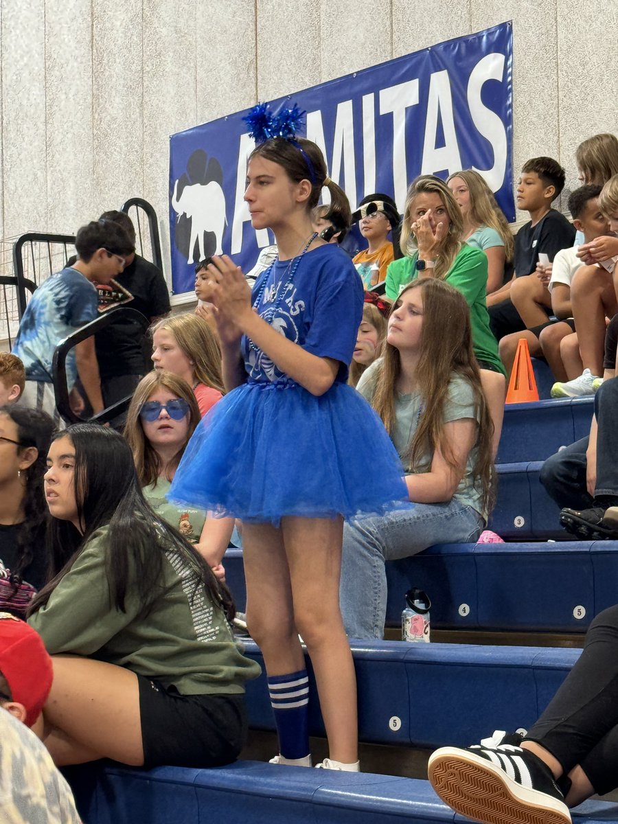 franklinspecial's tweet photo. The day started with House selections for @fssdPGMS 5th-graders after some fun and competitive school-wide House games! Great #FSDfirstday back! https://t.co/KSUOzzyXrj