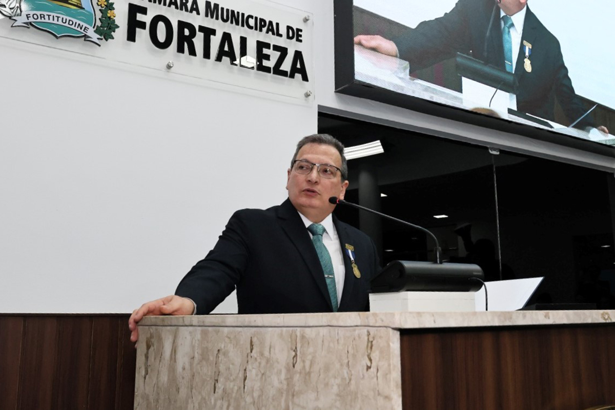 trtceara's tweet photo. O Presidente do TRT/CE, des. Durval Maia, foi agraciado com a mais alta honraria da Câmara Municipal de Fortaleza, a Medalha Boticário Ferreira. A sessão solene aconteceu no dia 5 de agosto, no plenário do Poder Legislativo Municipal. Leia mais: https://t.co/fU0Nkm57bJ https://t.co/84C81UUNUK