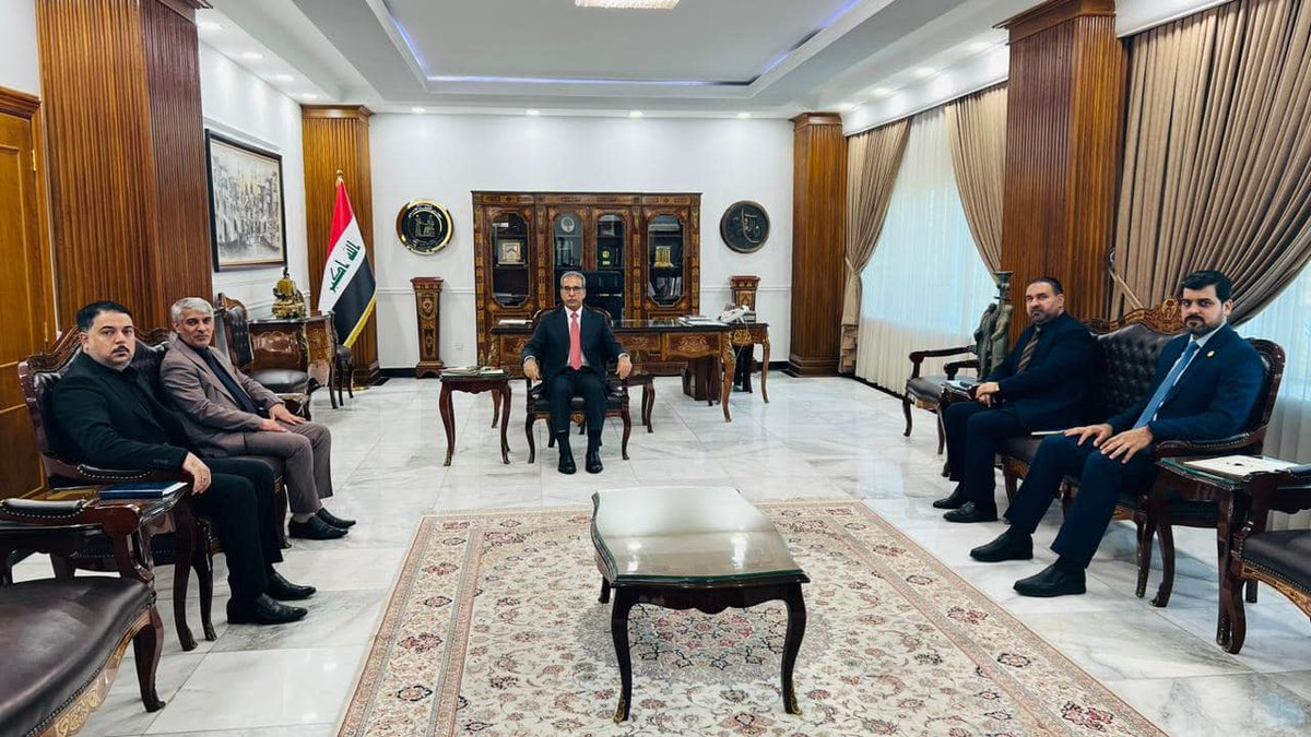 القضاء العراقي والقوانين المطروحة في مجلس النواب
التقينا اليوم الاربعاء  رئيس مجلس القضاء الأعلى سيادة القاضي فائق زيدان برفقة الإخوة نواب كتلة إشراقة كانون النيابية لمناقشة تعديل قانون الاحوال الشخصية وتعديل قانون العفو العام والاستماع لأهم الملاحظات بخصوصهما