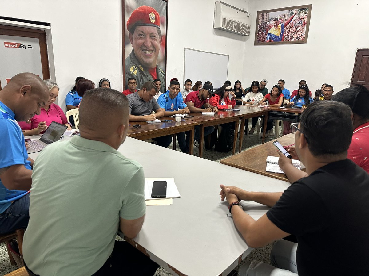lossifontes's tweet photo. 🚩PUSV🚩
Estamos en Reunión Conjunta del  PSUV y la JPSUV del Municipio Sucre del Estado Sucre. Con la firme e inquebrantable Voluntad de Lucha, planificamos nuestras acciones para la defensa de La Paz y de nuestro PRESIDENTE NICOLÁS MADURO.
 #JusticiaSoberana
@NicolasMaduro https://t.co/Pv4AVB55xQ