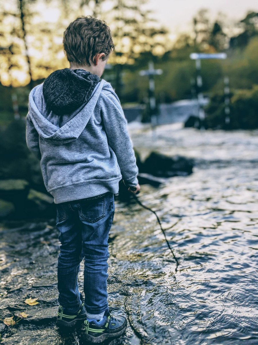 ایسے لوگوں کو اپنی ترجیحات میں کبھی بھی شامل نہ کیجئیے 
جو آپ کو تب مسیر ہوں جب انہیں کوئی اور مسیر نہ ہو