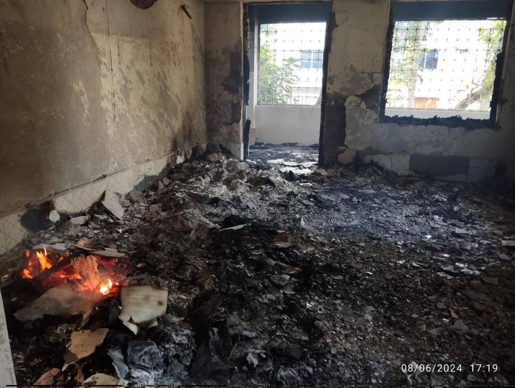 savebdarchieve's tweet photo. House of Chairperson of Ramkrishna Mission, Narail
#SaveHindusInBangladesh
#SaveBangladeshiHindus2024
#StopViolance https://t.co/ZrECpeC4jK