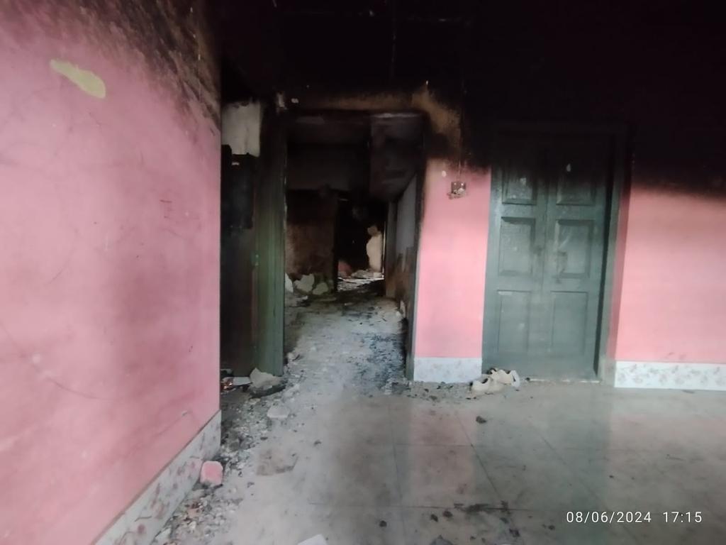 savebdarchieve's tweet photo. House of Chairperson of Ramkrishna Mission, Narail
#SaveHindusInBangladesh
#SaveBangladeshiHindus2024
#StopViolance https://t.co/ZrECpeC4jK