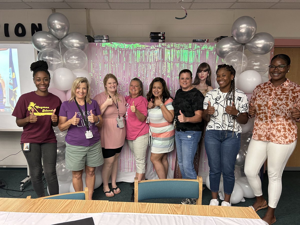 DrewTargowski's tweet image. 3rd Grade Team channelled the spirit of the Eagle to rise above the challenge &amp;amp; completed the Science Scavenger Hunt. A+ work Ms Barrett, Ms Sanders, Ms Healy, Ms Huffman, Ms Scott, Ms Dwyer, Ms Donald, &amp;amp; Ms Sutton!
@DebaryEagles @ElemSci @sjgotlib @mimi0906 #VCSscientists