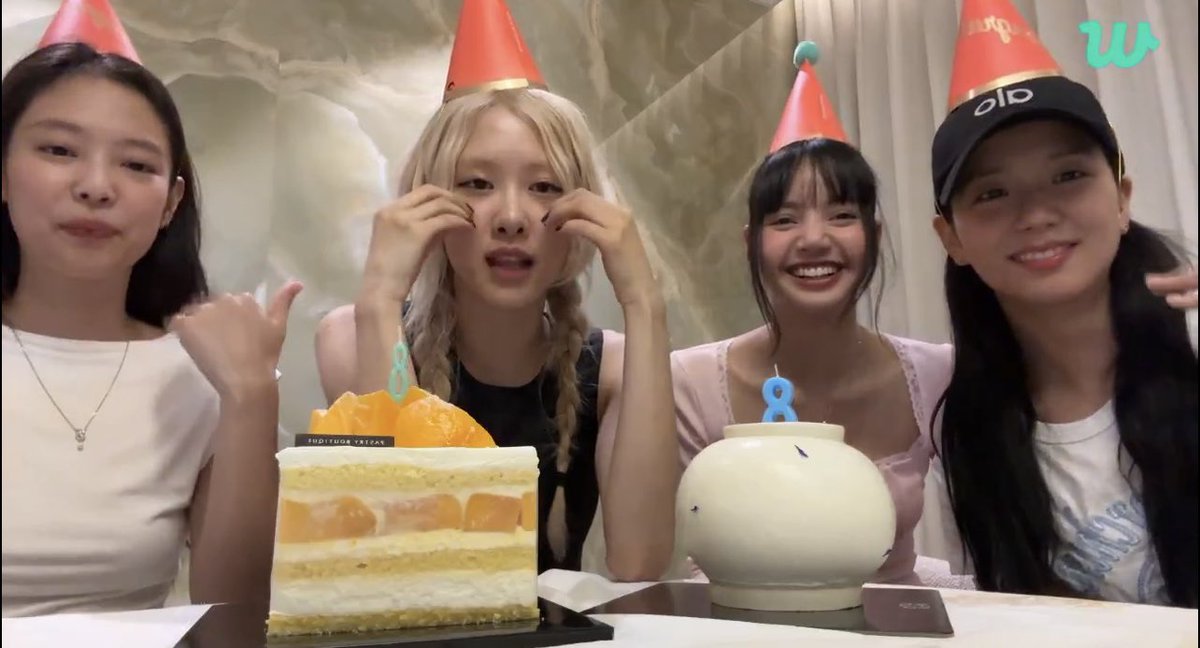honorslisa's tweet photo. BLACKPINK OT4 LIVE 😭😭😭😭 https://t.co/L2NRIFCNyP