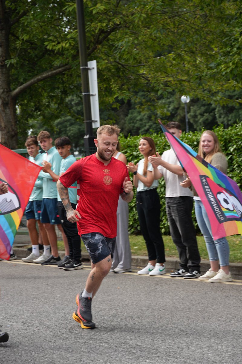 🚨 Newcastle United fan Matthew is currently on day 3/26 of running to every Premier League ground starting at The Vitality Stadium and finishing at St James Park 🚨

He is doing this to raise awareness and funds towards suicide prevention, his brother unfortunately lost his life