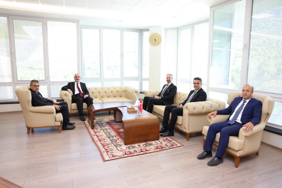 “#PAÜ, mesleki eğitim kurmaylarını ağırladı.”

Rektörümüz Prof. Dr. Ahmet Kutluhan, MEB Mesleki ve Teknik Eğitim Genel Müdürü Sn Ali Karagöz, Sosyal Ortaklar ve Projeler Daire Başkanı Başkanı Sn Mustafa Günay, İl Milli Eğitim Müdürü Sn Dr. Emre Çalışkan ve Mesleki Eğitimden