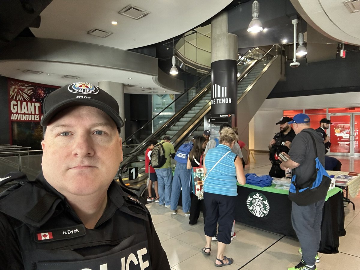 TDotGayCop's tweet photo. Out for a little #CoffeeWithCops event at 10 Dundas St E. Come join us for coffee and a chat! https://t.co/EWOGmVbcR7