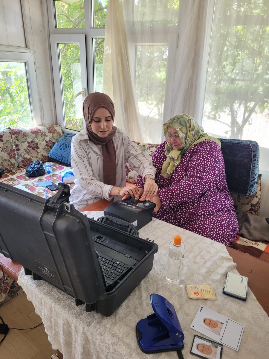 #AdresteNüfusHizmeti  kapsamında Nüfus Müdürlüğümüze gelemeyecek olan büyüklerimizin Kimlik Kartı başvurularını almak üzere Sakızlık ve Armutlu Mahallesindeydik..
#HayatınızınHerAnında
<a href="/SamsunIlNufus/">Samsun İl Nüfus ve Vatandaşlık Müdürlüğü</a> 
@tc_asarcik 
<a href="/muhsindemirnfs/">Muhsin Demir</a> 
<a href="/ibrahimkutukcu_/">İbrahim KÜTÜKÇÜ</a>