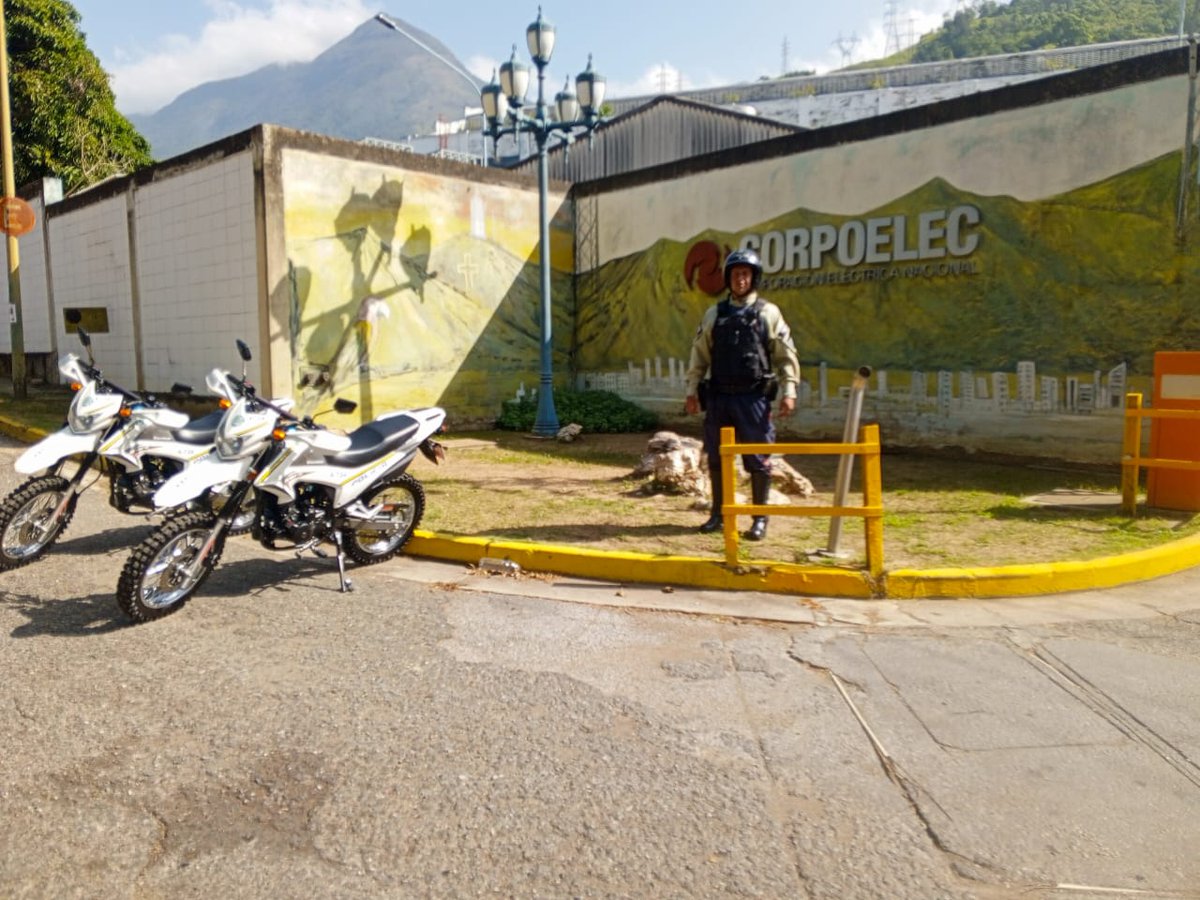 PolisucreOficia's tweet photo. #7agosto | Cumpliendo lineamientos del Ministerio de @MijpVzla nuestro personal se mantiene en constante recorrido y  vigilancia en las áreas externas de las instalaciones estratégicas eléctricas e hídricas de nuestro municipio garantizando la seguridad perimetral
@Visipol_MIJP https://t.co/3eow1JnJHk