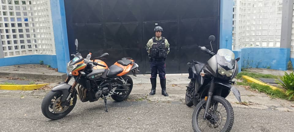 #7agosto | Cumpliendo lineamientos del Ministerio de <a href="/MijpVzla/">MPPRIJP</a> nuestro personal se mantiene en constante recorrido y  vigilancia en las áreas externas de las instalaciones estratégicas eléctricas e hídricas de nuestro municipio garantizando la seguridad perimetral
<a href="/Visipol_MIJP/">VISIPOL</a>