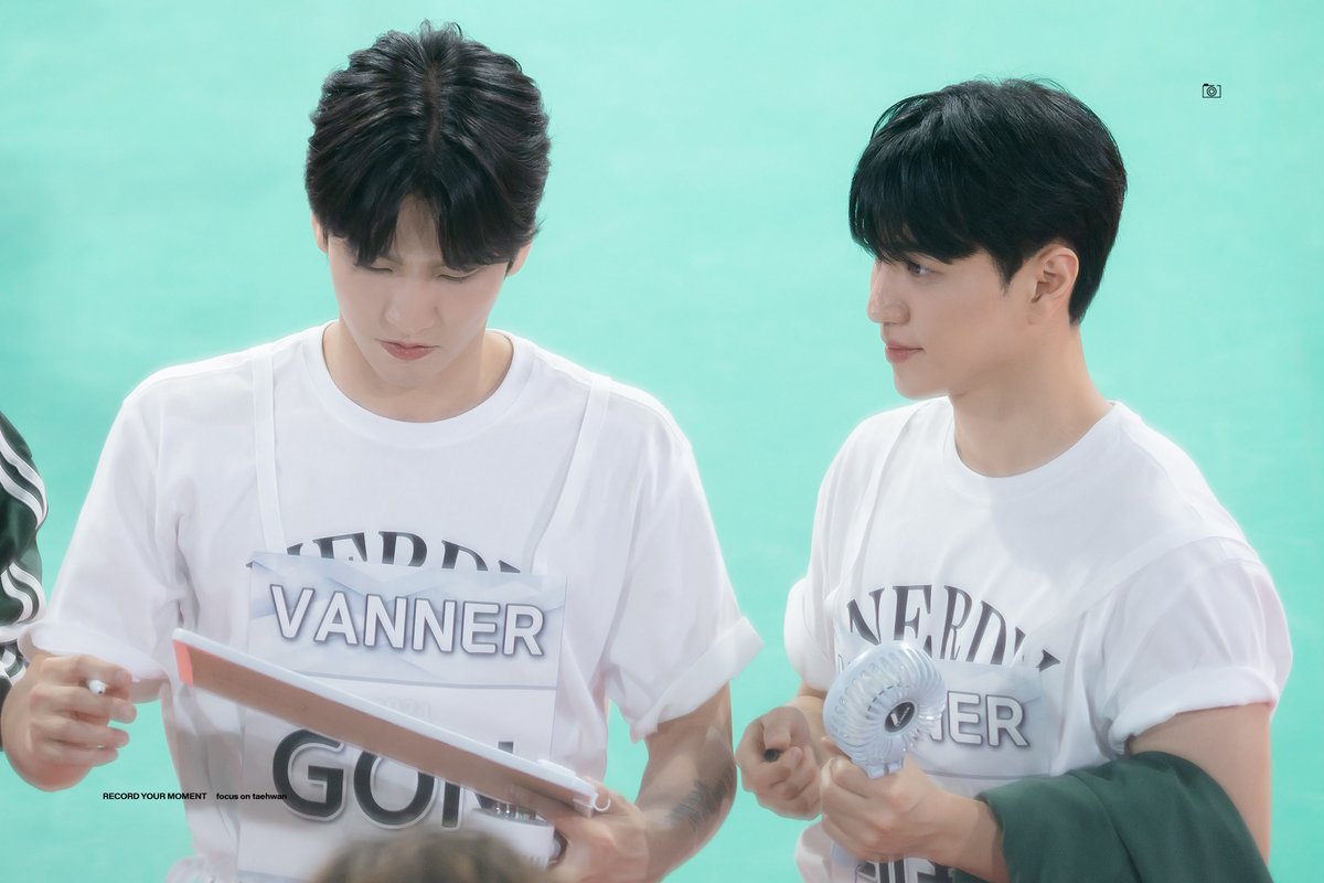 rec_taehwan's tweet photo. 240805 아육대 - HQ
뻥치구있네 안줄거면서
#VANNER #GON #TAEHWAN https://t.co/byYvSaHeDe