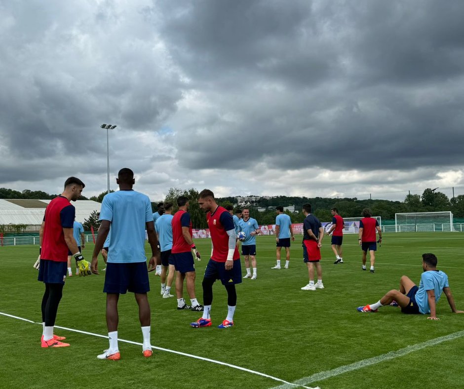 Aujourd'hui, dans le cadre de la finale de football des jeux <a href="/Paris2024/">Paris 2024</a>, nous avons eu l'honneur d'accueillir l'équipe d'Espagne sur notre terrain d'entraînement au Stade de Croissy ! ⚽️ Ils se préparent pour leur finale olympique de football contre nos Bleus vendredi !