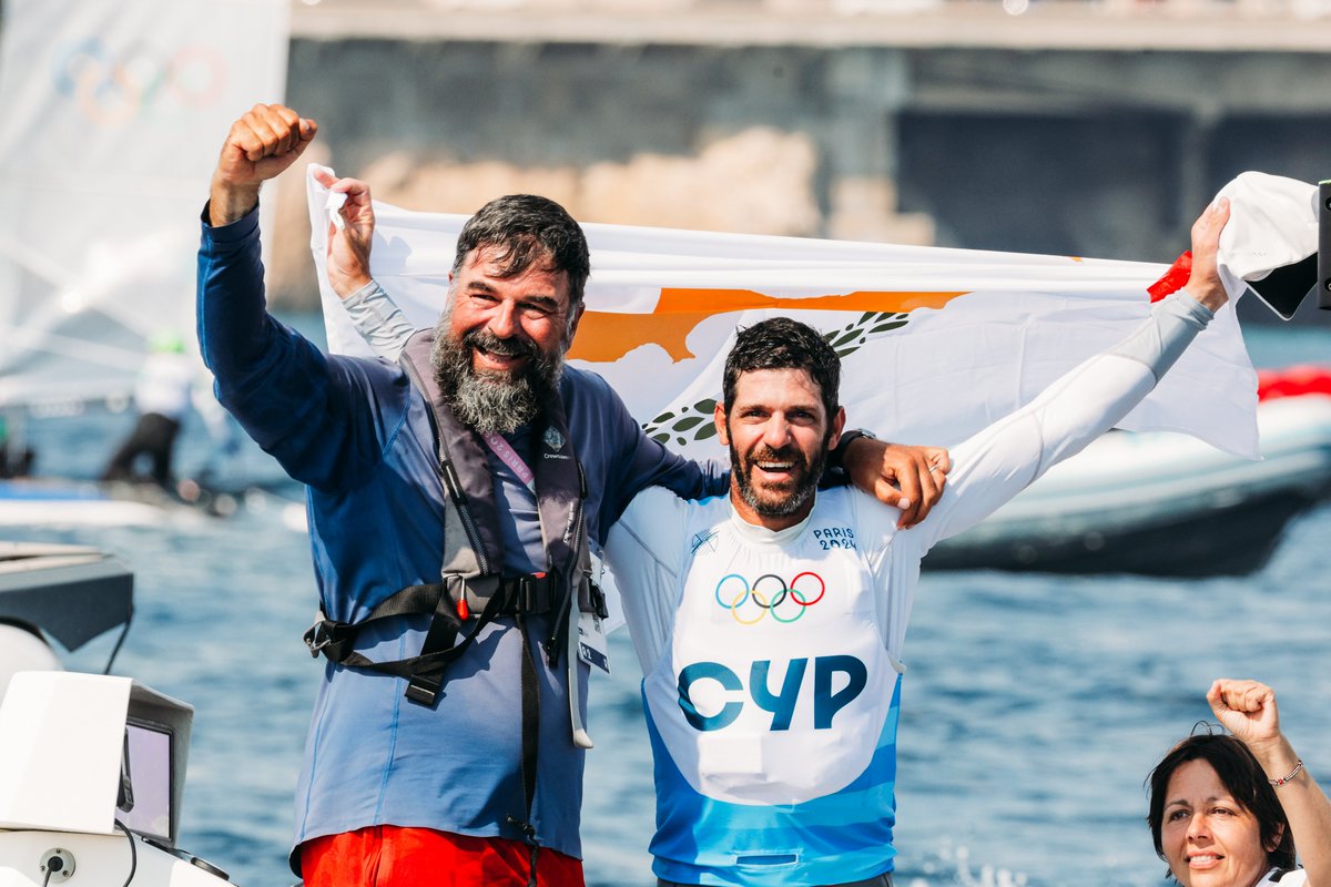 cyprusolympic's tweet photo. 🥈O Παύλος είναι μόλις ο έκτος αθλητής στην Ολυμπιακή ιστορία των Laser με δύο Ολυμπιακά μετάλλια, ενώ o Κροάτης προπονητής του Jozo Jakelic κατακτά το 4ο διαδοχικό Ολυμπιακό μετάλλιο (όλα αργυρά) αφού στο Ρίο και στο Τόκυο είχε αργυρό με τον Stipanovic.  
#TeamCyprus 🇨🇾 https://t.co/1PdirFbRwN