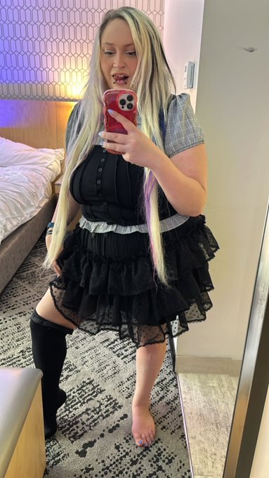 Dressed vs undressed 😵&zwj;💫😖🖤 https://t.co/JKoG9cTUgV