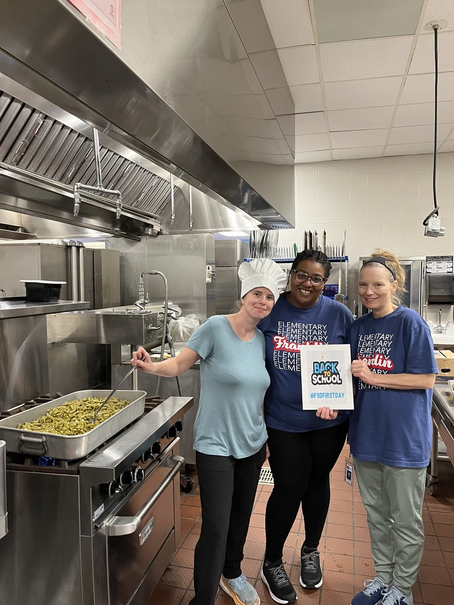 fssdcn's tweet photo. FES staff is working on green beans for Chicken Wednesday! What a way to start the school year! #FSDFIRSTDAY @franklinspecial @fssdFES https://t.co/kcTnMibQqn