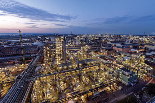 HappiMagazine's tweet image. BASF declares force majeure for select vitamins, carotenoids and aroma ingredients. #supplychain #foremajeure #cosmeticingredients 

 hubs.ly/Q02KqMB70