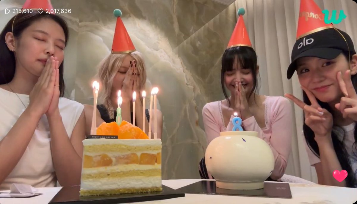 🧵abro hilo de cosas que pasan en el live de blackpink por el 8vo aniversario

 #8YearsWithBLACKPINK #영원히_핑크빛일_블랙핑크_팔주년