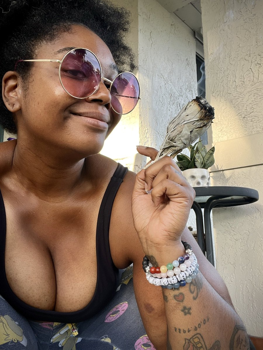 amanda_macabre's tweet photo. โจ๐ฎ I hope y'all are staying groovy, and that your vibes are cleansed on this witchy Wednesday! ๐โจ
๐ธ: Nerd Zone Productions
#witchywednesday #goodvibesonly #staygroovy #mysticvibes #hopelessmoon #independentartist #macabreart #nzp #artist https://t.co/ScfOh66R1x