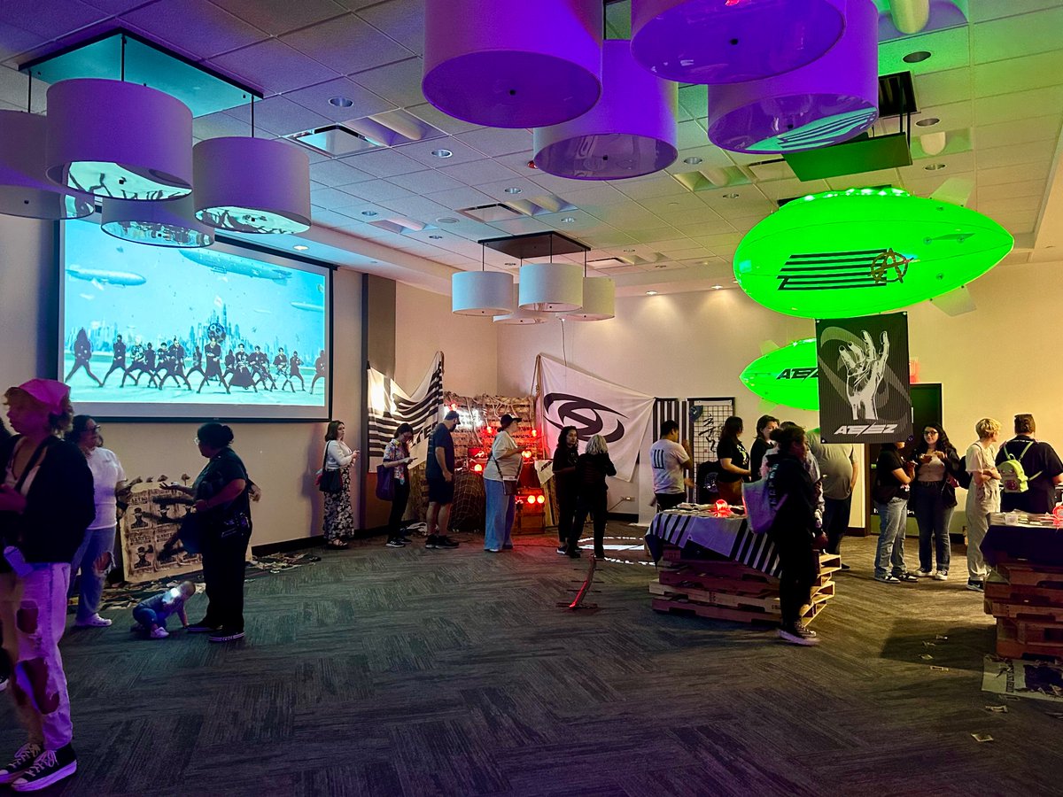 kpopstorecokr1's tweet photo. #ATEEZ [TOWARDS THE LIGHT : WILL TO POWER]

🇺🇸 ROSEMONT POP-UP 🇺🇸

Day 1️⃣ OPEN ❤️‍🔥❤️‍🔥❤️‍🔥

ROSEMONT POP-UP is open now💗
With a lot of ATINYs✨
Please come and visit!

#ATEEZWORLDTOUR2024
#ATEEZinRosemont #ATEEZ
#KPOPSTORE #BEATRO https://t.co/N7dE1BOFEl