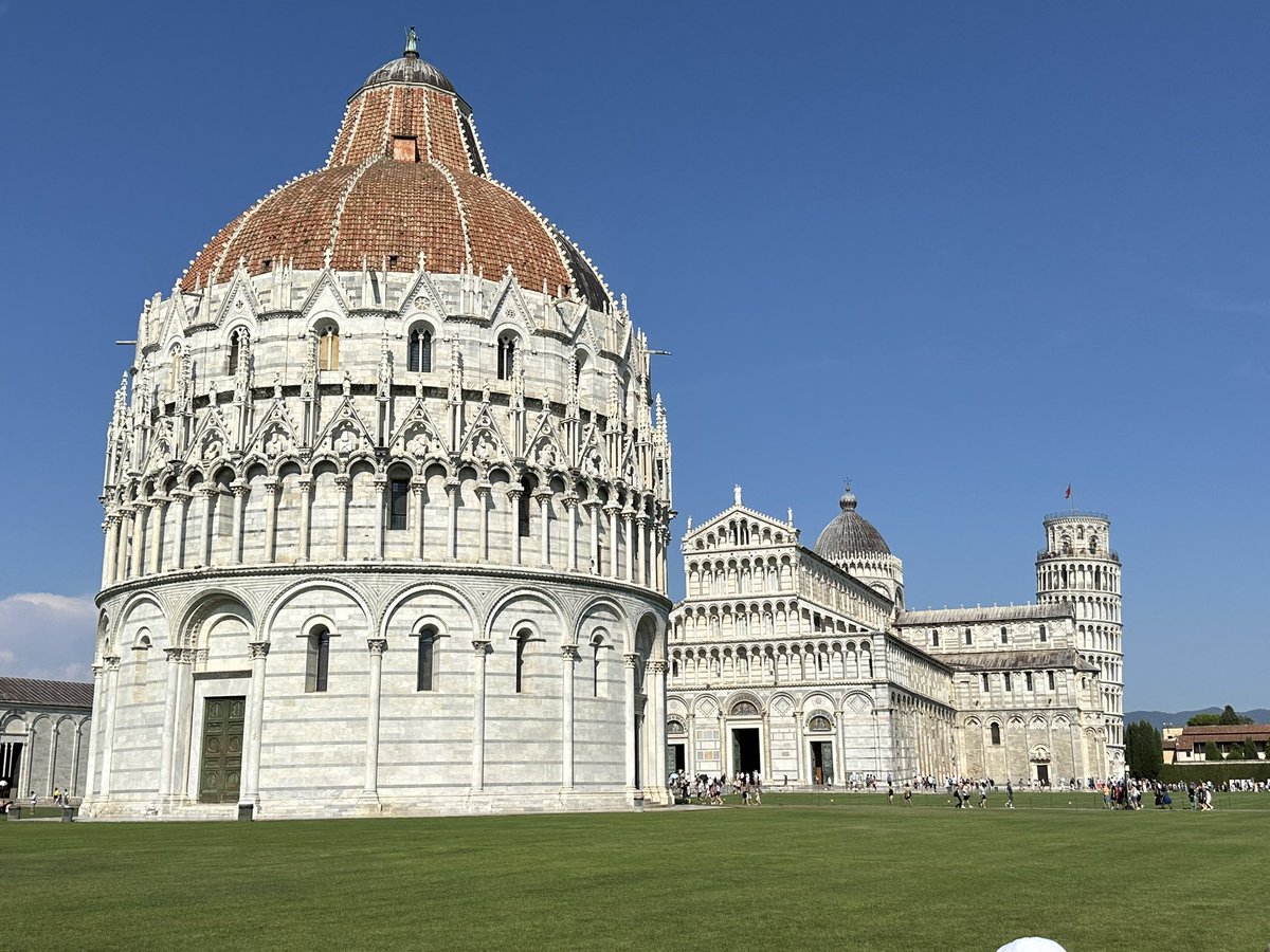MaxedN3R's tweet photo. Florence and pisa today 36 degrees 🥵 https://t.co/CM1BFQ9jpt