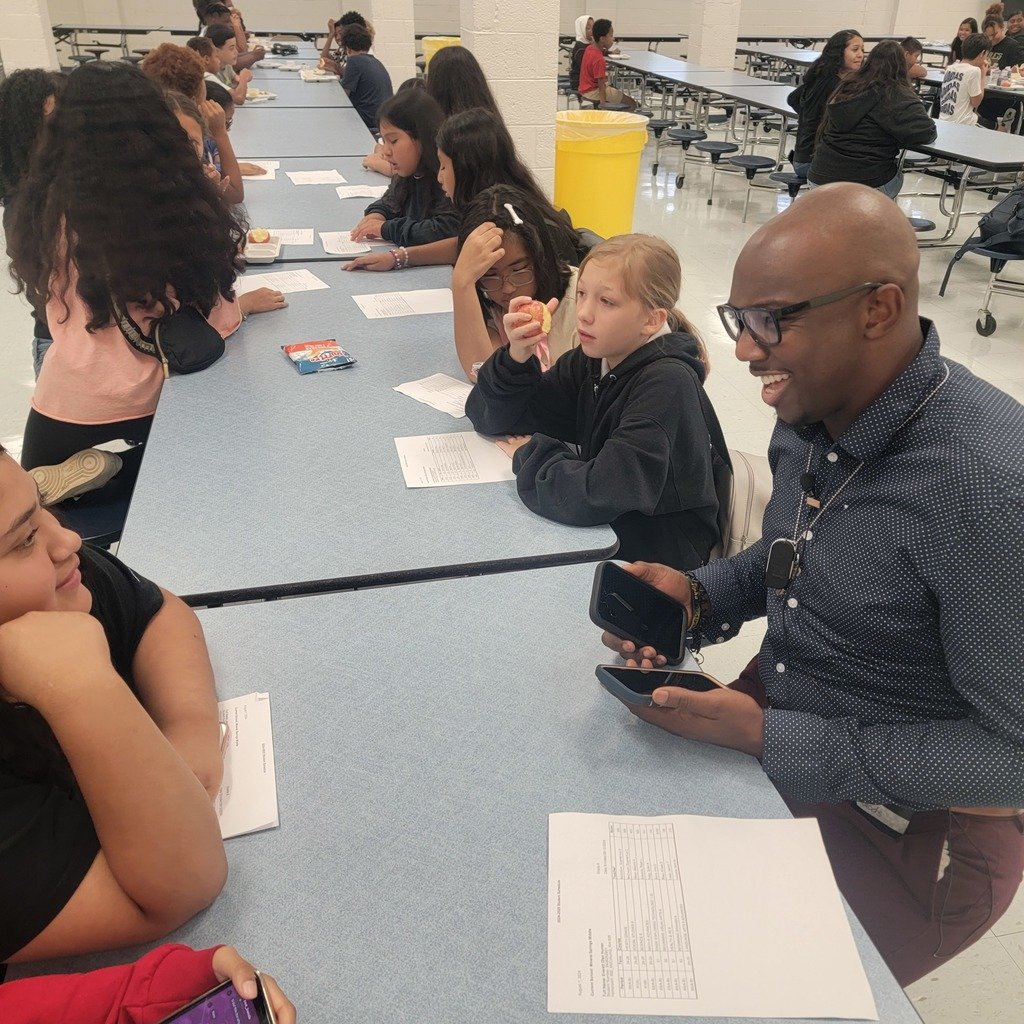 msms_bulldogs's tweet image. 🐾 We welcomed our new Bulldogs, 6th graders, to our Springs family today! They are learning the Bulldog Way, having fun, and making new friends! 🐾 
Because #msmsistheplacetobe #SpringsFamily #BulldogWay #6thGradeAdventures #NewBeginnings #WeAreBulldogNation