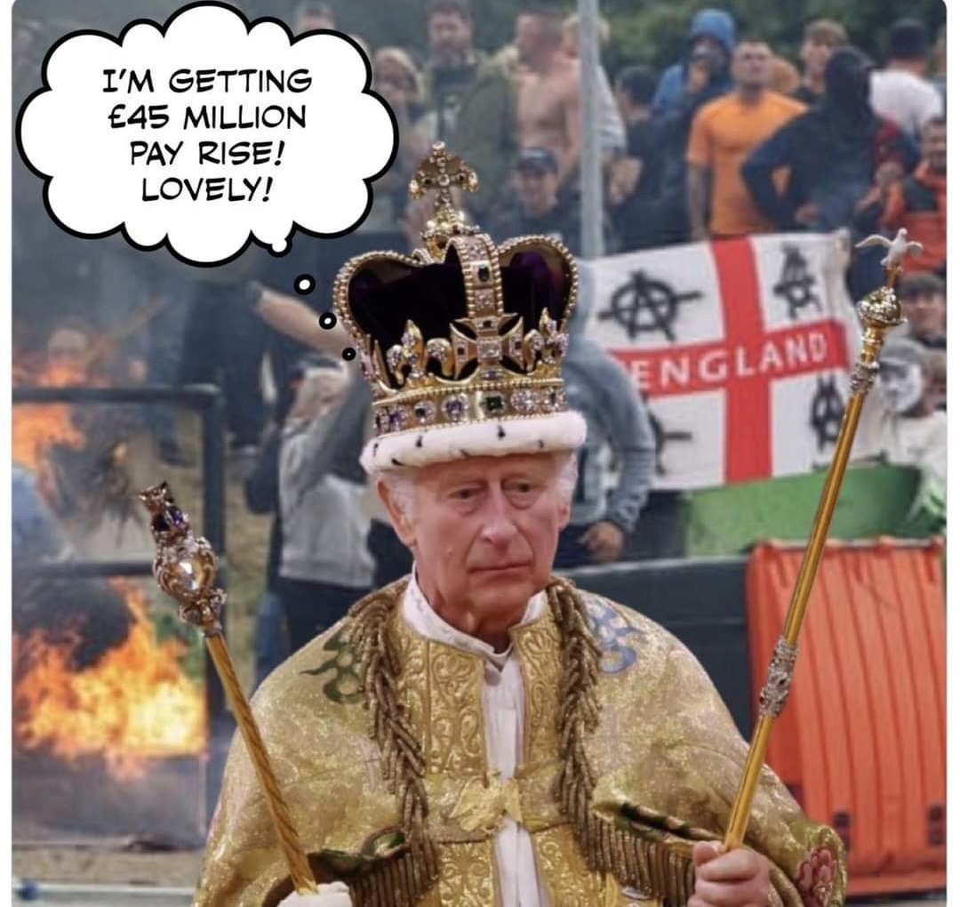 JamieCarrick7's tweet photo. #AbolishTheMonarchy
#NotMyKing
#NoMoreGreedyWindsors https://t.co/CzcMRJZKtB
