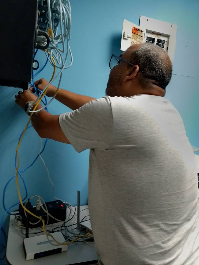 infocentrostruj's tweet photo. Desde las instalaciones del Infocentro Fundacomun Valera del estado Trujillo, se realizó la verificación de la conexión de internet por parte del Coordinador de Tecnología Francisco López. 

#CienciaParaLaVida https://t.co/Cc9RaFrOM4