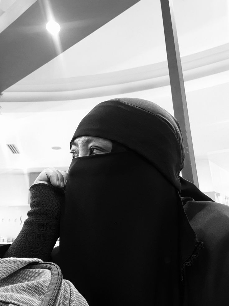 Berikan kata yang menggambarkan saya dong... 😅